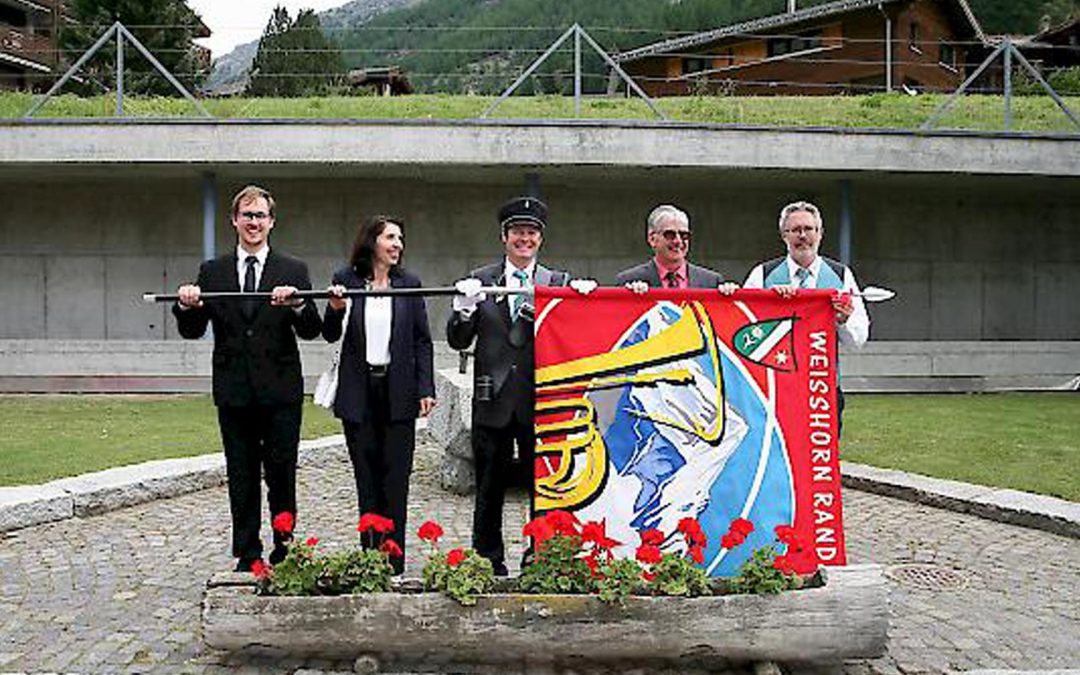 Randa: Musikgesellschaft Weisshorn mit neuer Fahne